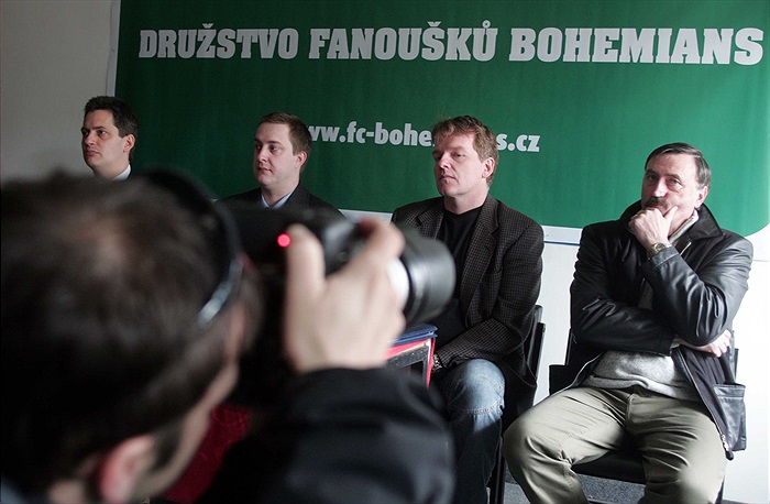 Tiskovka Družstva fanoušků Bohemians, 23.3. 2005 (zleva Jiří Dienstbier, Antonín Jelínek, Milan Šimáček, Antonín Panenka)