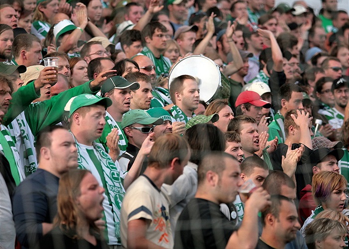 Kotel křičí z plných plic.