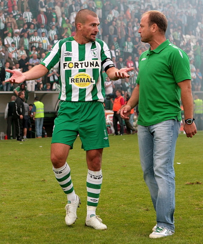 Pozápasová diskuse kapitána a trenéra.