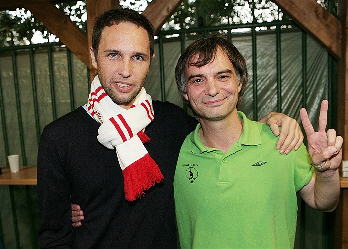 Každý v jiném kotli, ale po zápase spolu. Jan P. Muchow a Ivan Trojan.