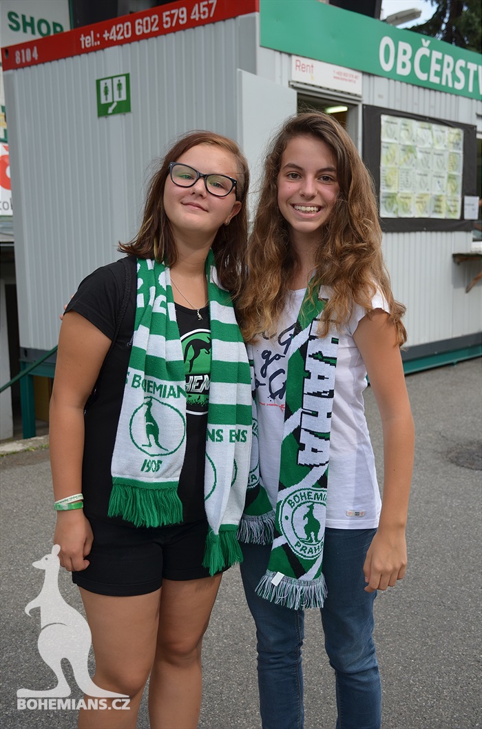 DĚNÍ NA TRIBUNÁCH: Bohemians - Pardubice