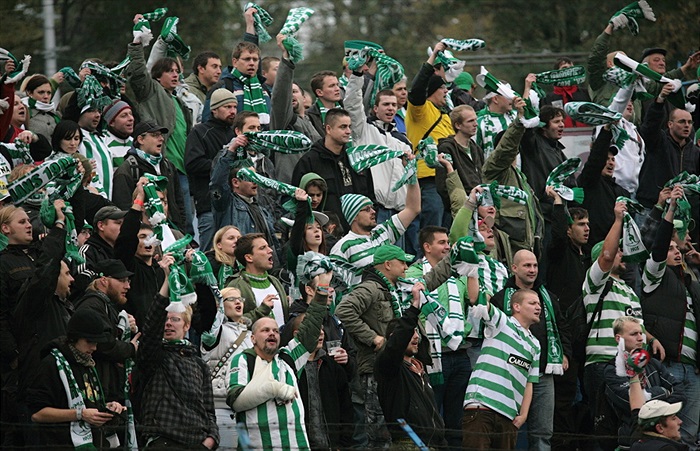 Čtyři stovky fanoušků Bohemky vytrvale fandily.