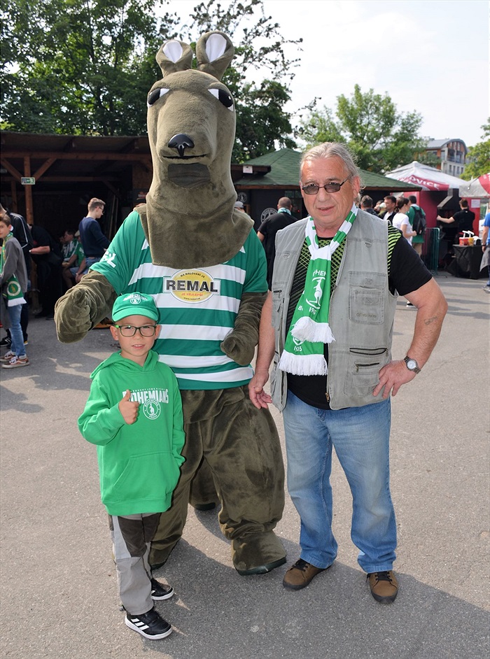 opava_nadstavbajaro_deni na tribunach