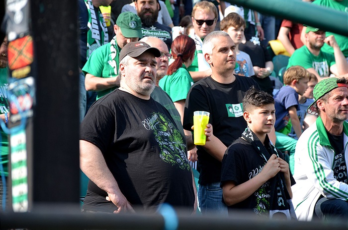 opava_nadstavbajaro_deni na tribunach 