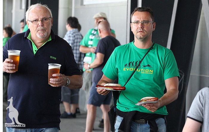 DĚNÍ NA TRIBUNÁCH: Dukla - Bohemians