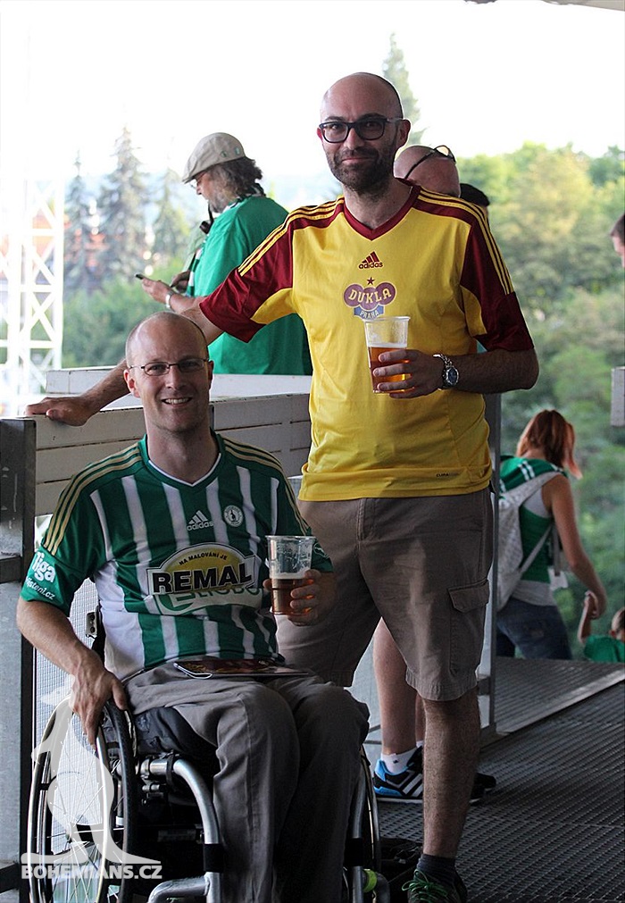 DĚNÍ NA TRIBUNÁCH: Dukla - Bohemians