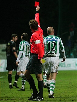 Nine-man Bohemians beat Příbram 1:0