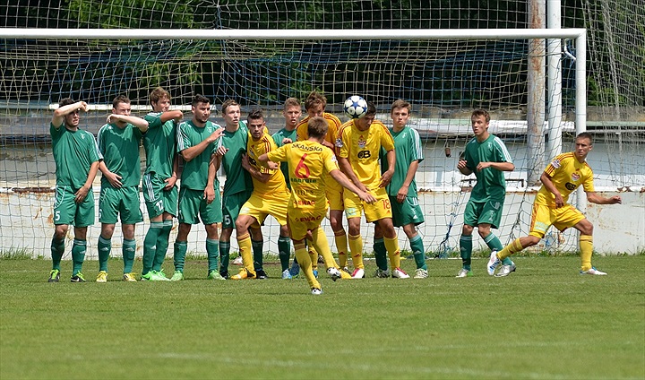 Juniorku čeká pražské derby