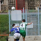 Tomáš Freisler v souboji s kladenským fotbalistou.