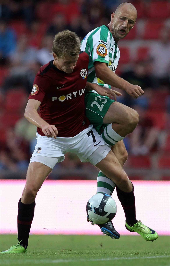 Zelenka doráží na Střeštíka.