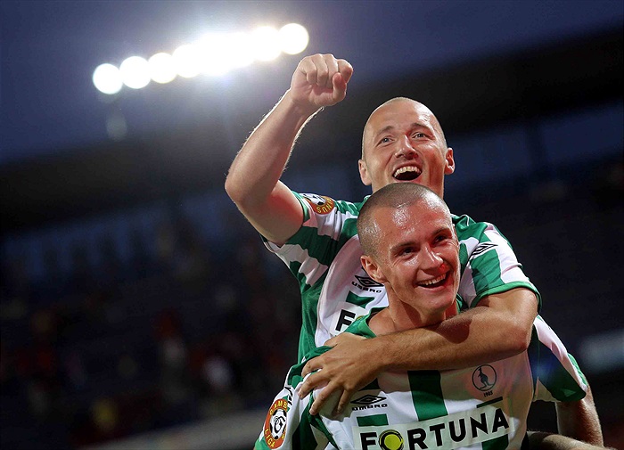 Zelenka s Nešporem slaví s fanoušky.