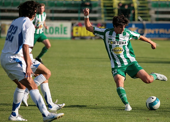 Lukáš Adam často střílel směrem na branku.
