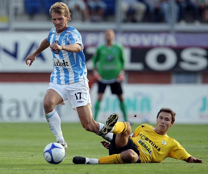 Exklokan Rajnoch uniká Ibragimovovi.