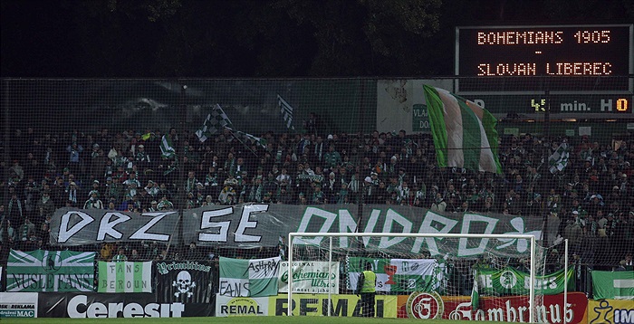 Drž se, Ondro, vzkazují fanoušci žákovi Bohemky do nemocnice.