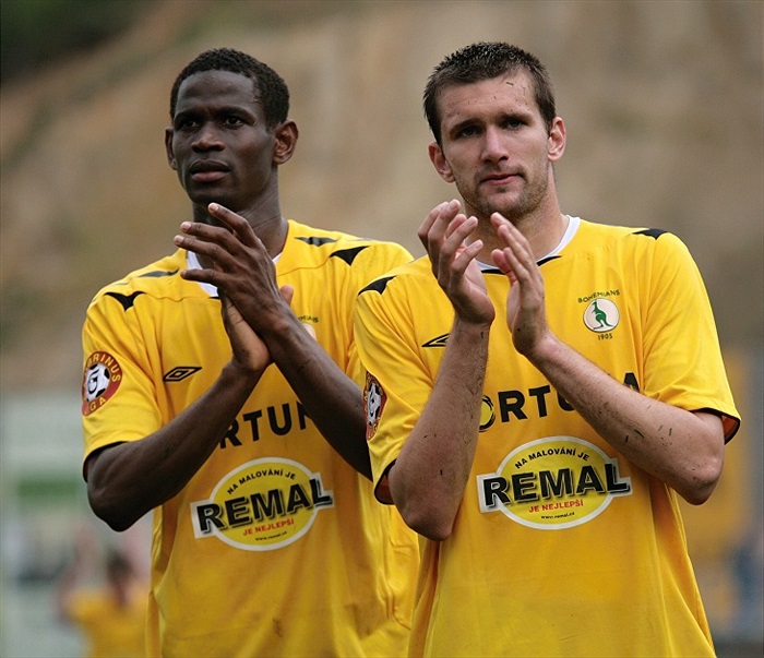 Děkovačka v podání Cissého a Cseha