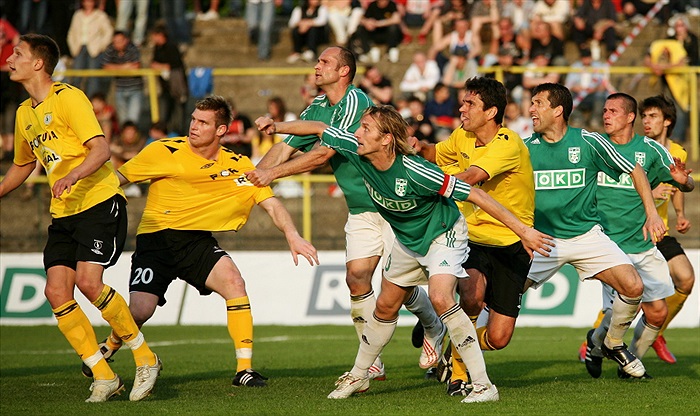 Tvrdé souboje uvnitř vápna.