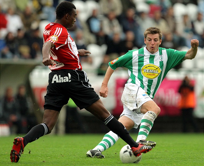 Jiří Rychlík v obranném zákroku.