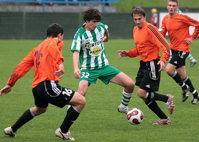 Adam bojuje proti přesile