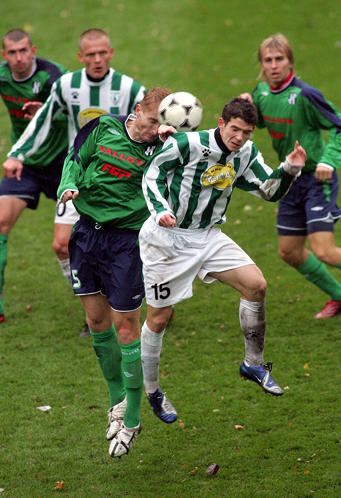 David Bartek v hlavičkovém souboji.