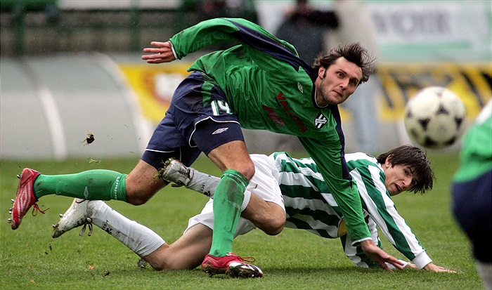 Kdo leží, neběží. Heslo mnoha obránců.