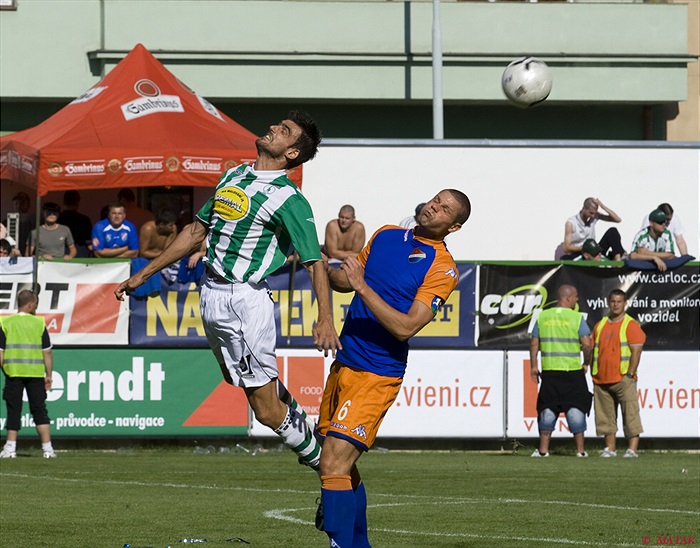 Bálek statečně bojuje na hrotu.