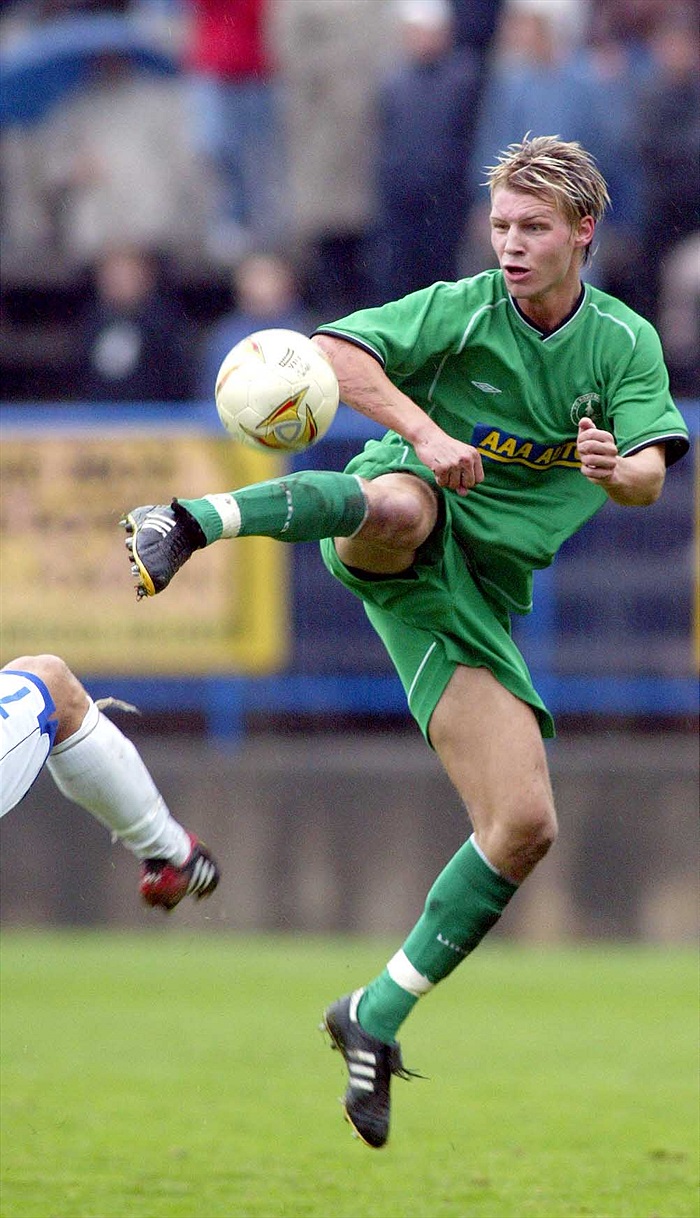 Honza Rajnoch v akrobatické pozici