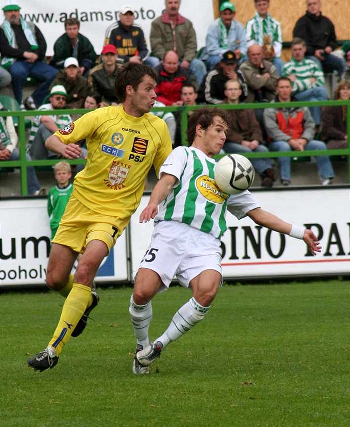 Martin Kotyza znovu jezdil podél postranní čáry.