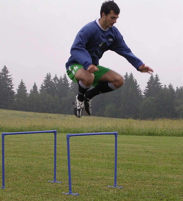 Vyskočil skákal jak o život...