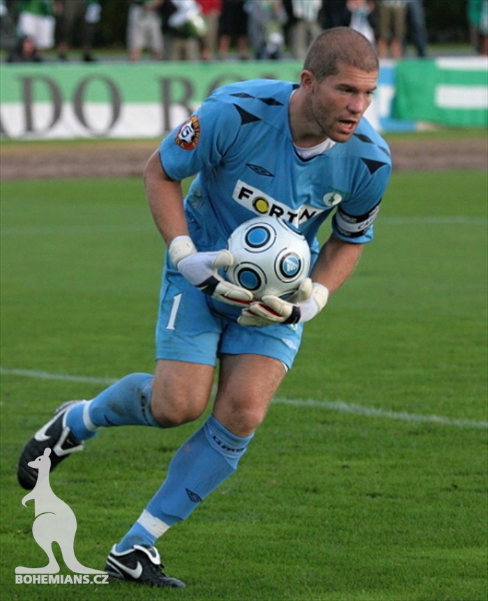 Sňozík lapil balón.