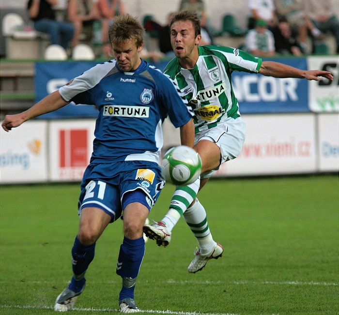 Štohanzl střílí na branku.