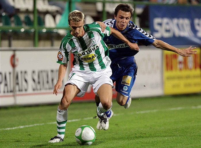 Janek nastoupil na pravé záloze.