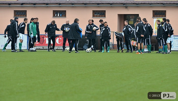 V úterý pokračovala příprava na hřišti