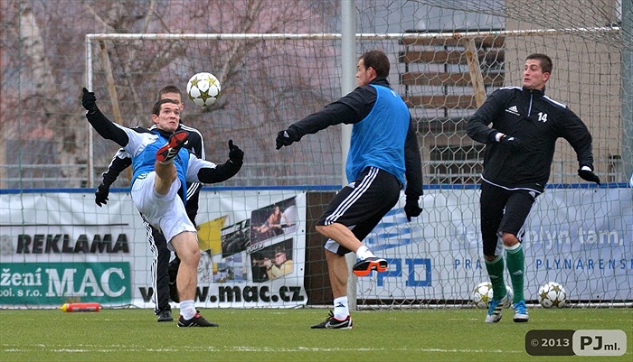 V úterý pokračovala příprava na hřišti