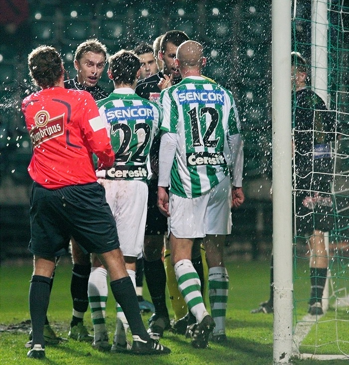 Strkanice před brankou a sprška piv z kotle.