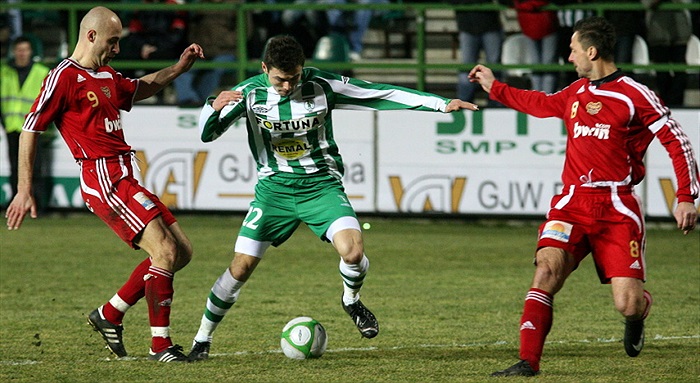 Ibragimov mezi dvěma.