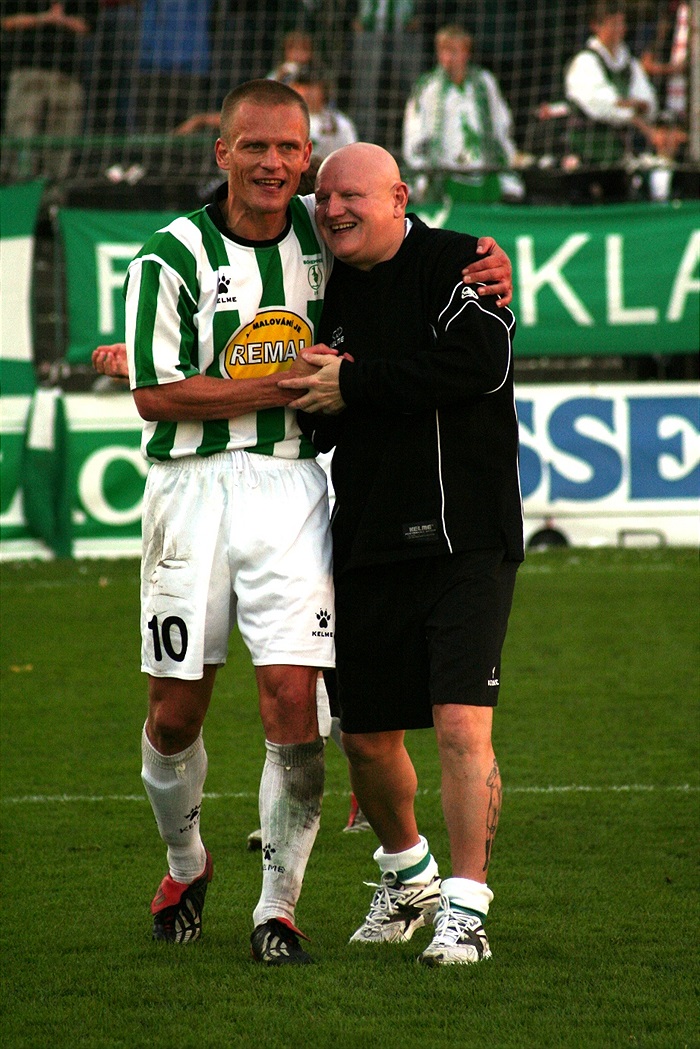 Společná radost po utkání - Dalibor Slezák a masér Vladimír Hric.