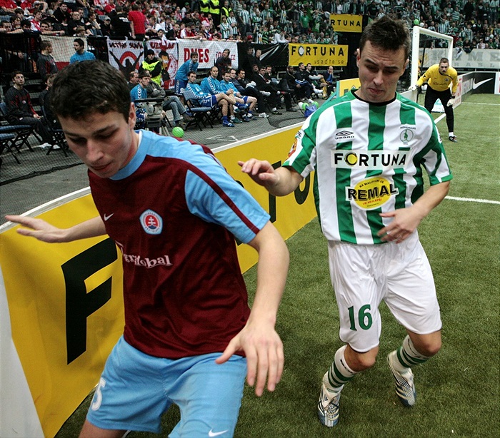 Jan Moravec v souboji u mantinelu