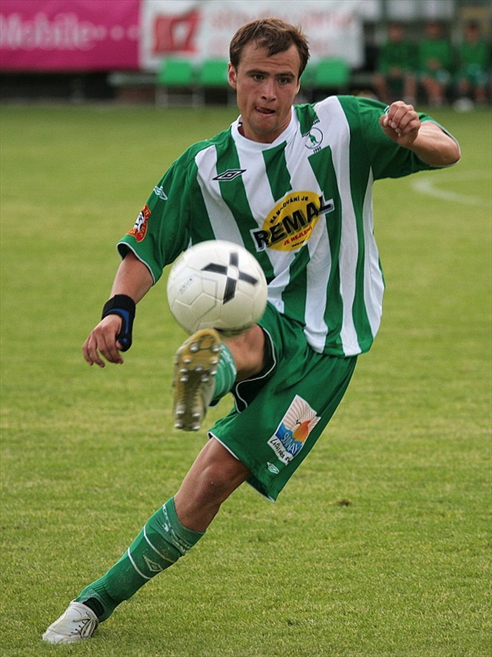 Ivan Hašek se ve středu zálohy hodně snažil.