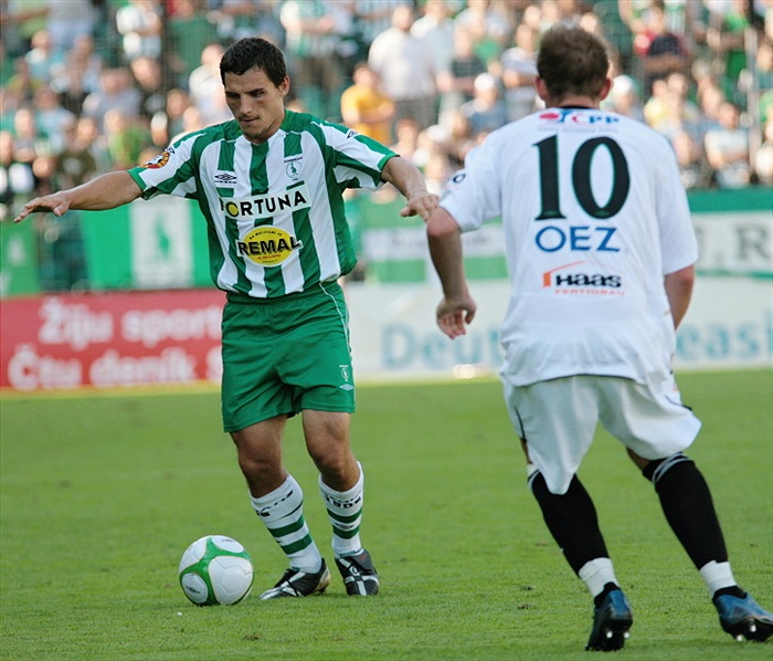 Josef Jindřišek znovu na pravém obránci.