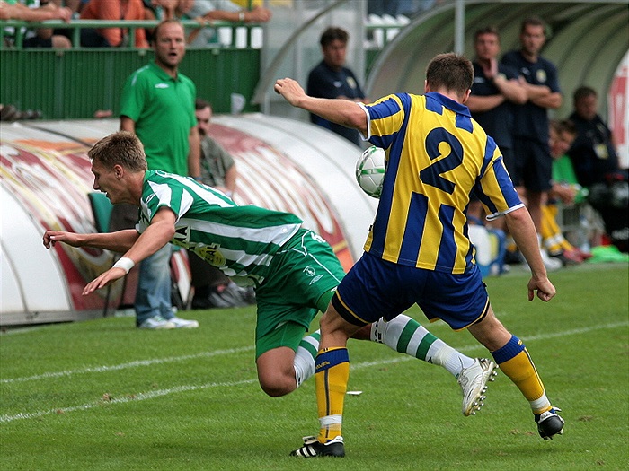 Škoda padá k zemi.