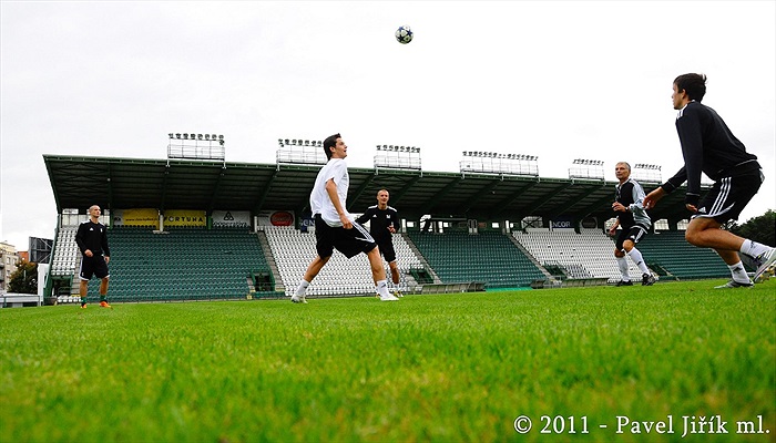 Rozcvičení hráčů před odjezdem na utkání