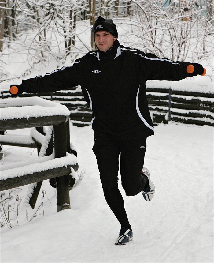 Soustředění v Břízkách - Ferenc Róth běhá s činkami.