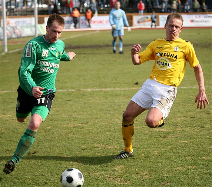 Slezák napadá soupeře.