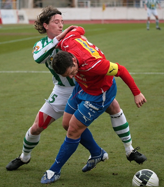 Tvrdý souboj dvou ostřílených hráčů