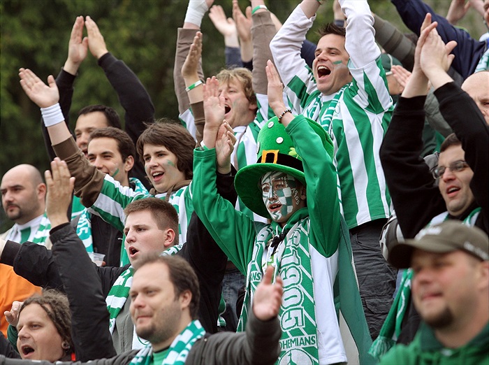 Kotel fanoušků Bohemky čítal přes tisíc lidí.