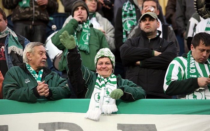 Zdravice fanoušků.