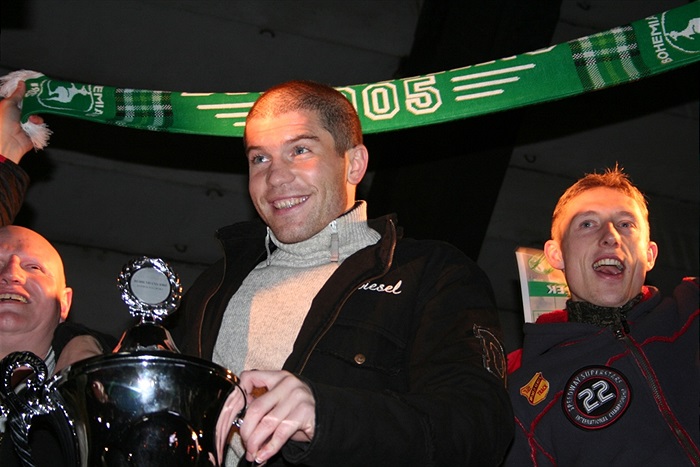 Se Sňozíkem a s fanoušky se radovali všichni hráči.