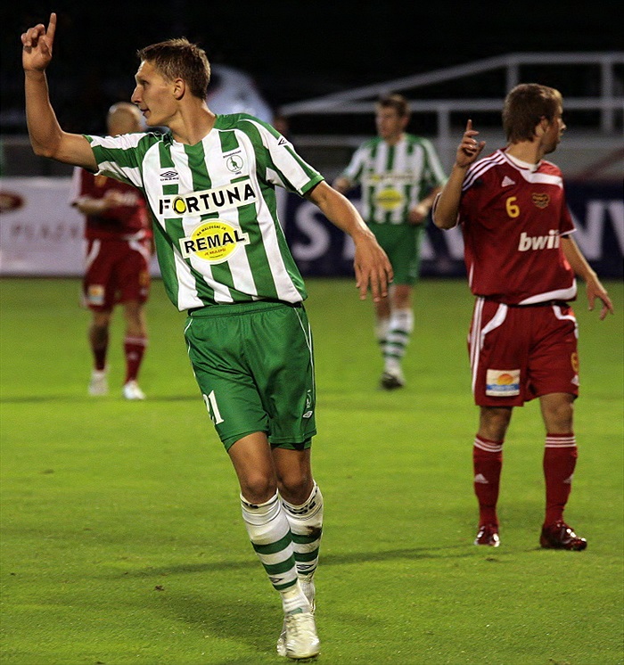 Škoda se hlásí o míč.