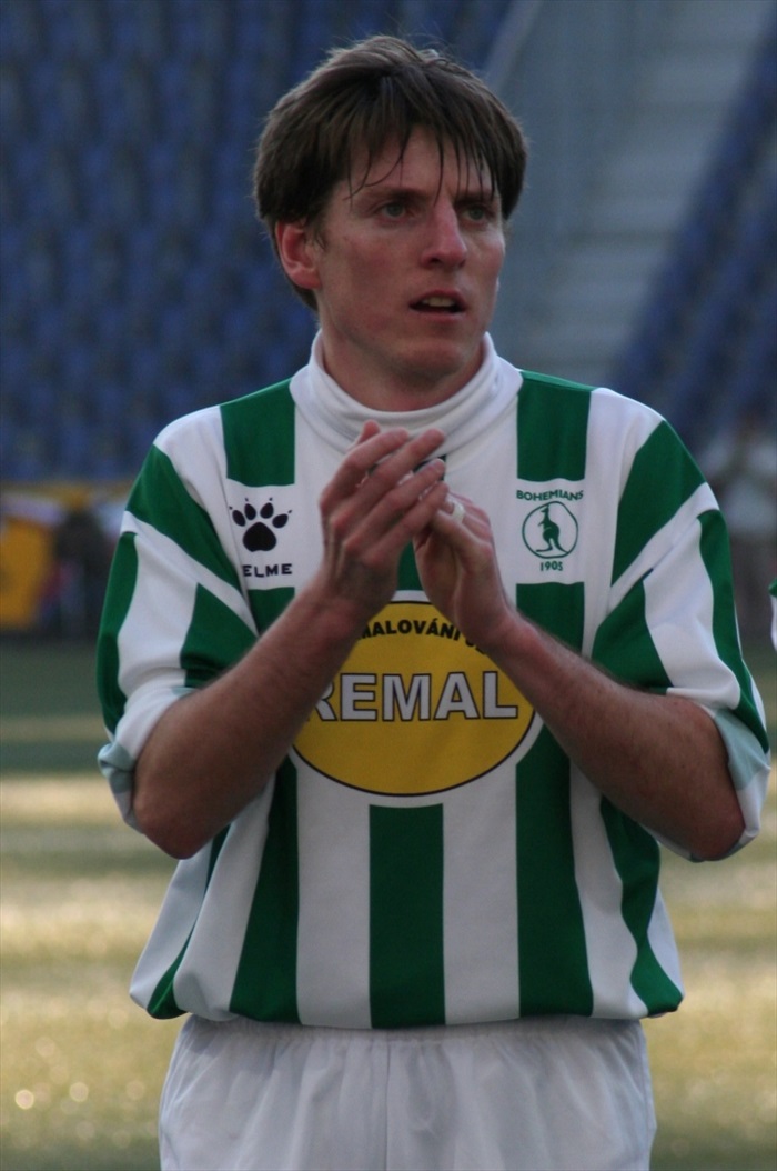 Jiří Rychlík tleská fanouškům. (foto Hanička)