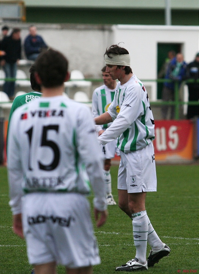 Lukáš Adam dohrával se zavázanou hlavou.